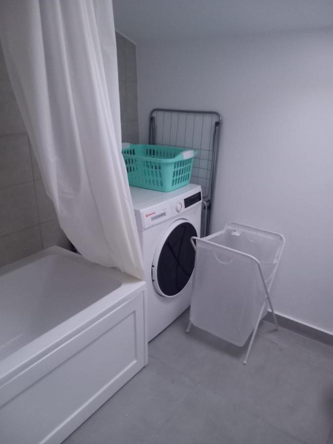 Attic 1Br Apartment With Parking And Self Check In Popesti-Leordeni Exterior foto